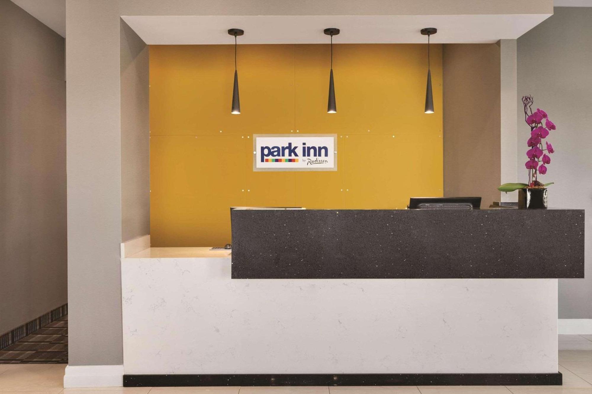 Park Inn By Radisson Brampton, On Eksteriør billede